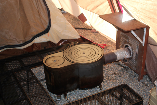 冬キャンプの装備 薪ストーブと灯油ストーブを比較 その絶対的な違いとは 有野実苑で薪ストーブレンタルにチャレンジ そらいろキャンプ